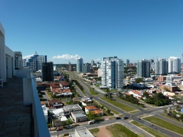 Amplio Pent House con vistas a la Brava en edificio Vanguardia